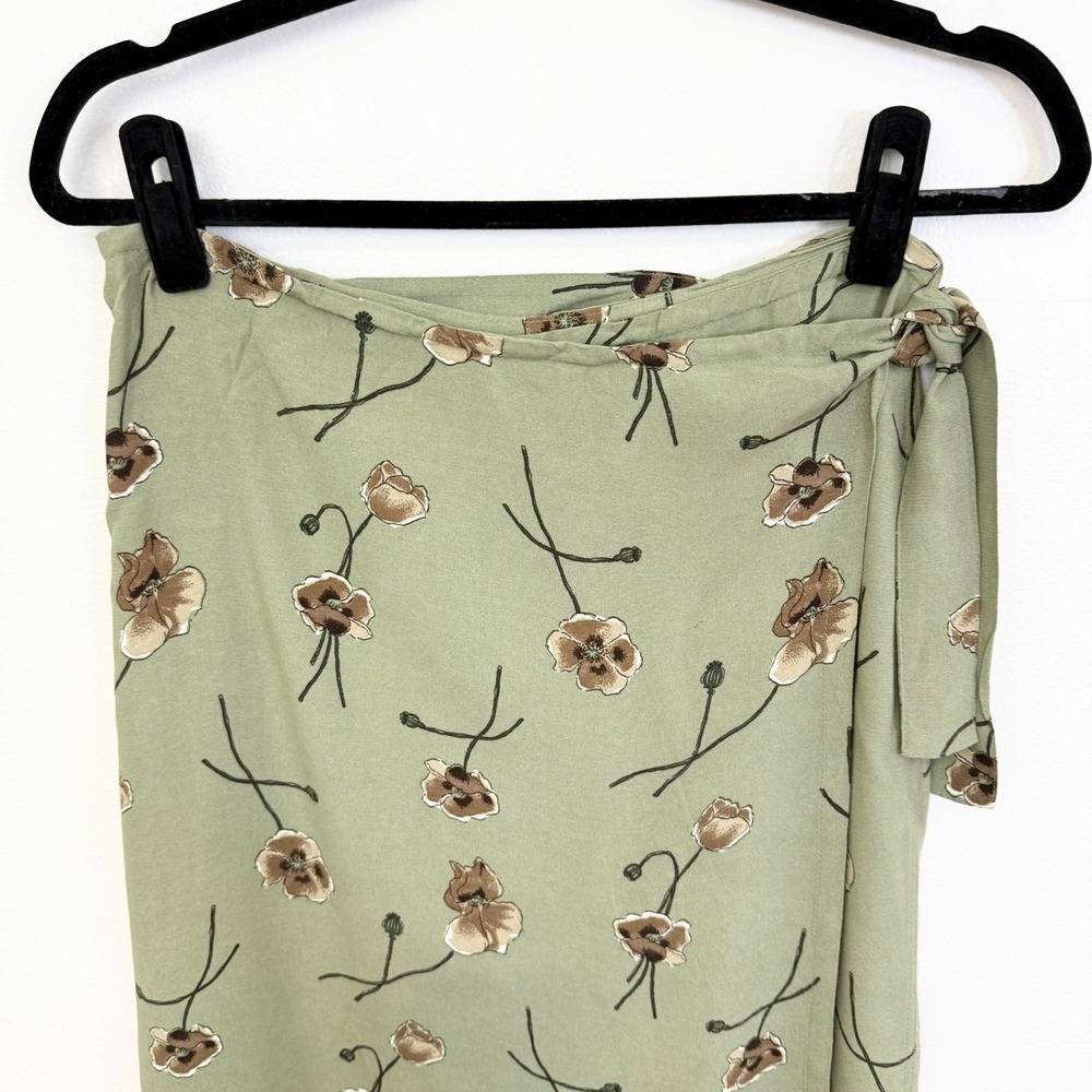 American Eagle Outfitters Vintage Floral Wrap Midi Skirt Sage Green Size 6 - Picture 3 of 5